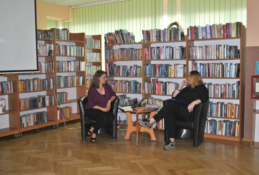 W łęczyckiej bibliotece odbyło się spotkanie z pisarką...