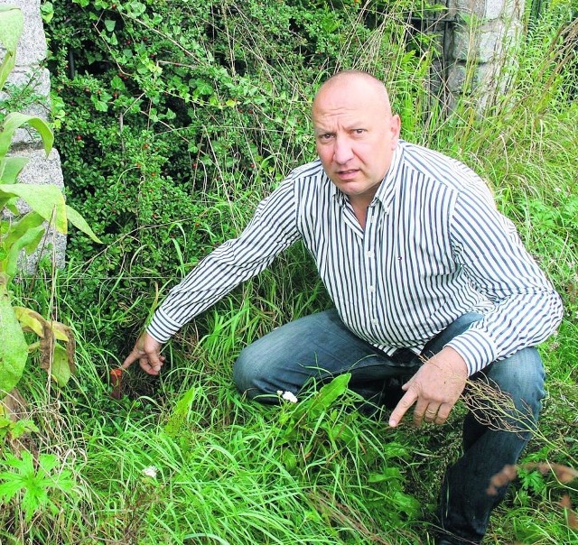 Pomiar zrobiony przez biegłego geodetę wykazał, że ogrodzenie stoi na działce Barana