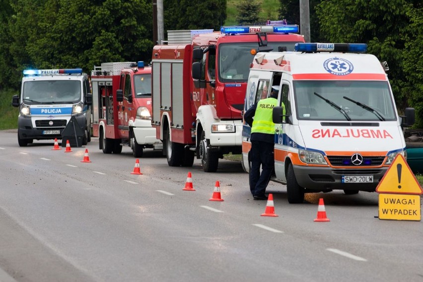 Golf wypadł z drogi na ulicy Jastrzębskiej