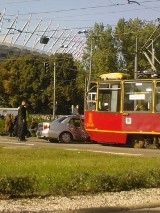 Samochód zderzył się z tramwajem na rondzie Waszyngtona