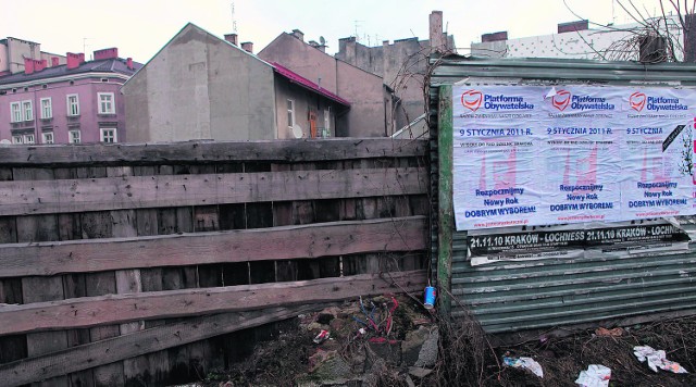 Od wyborów upłynęły prawie dwa miesiące, a nieusunięte plakaty nadal straszą