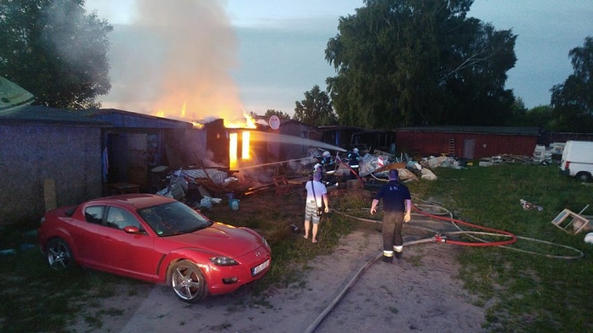 Pożar w Western City w Łebie. Wewnątrz znaleziono zwęglone zwłoki mężczyzny ZDJĘCIA