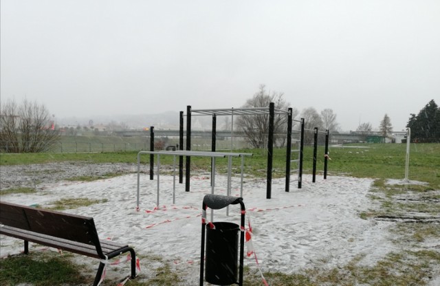 Zestaw do street workout powstał na os. Rogozińskiego w Przemyślu.