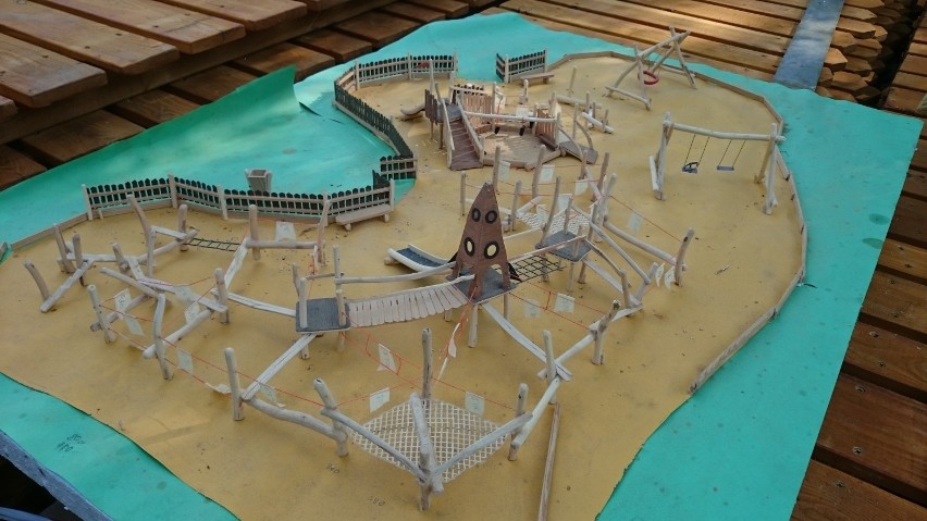 W Parku Pszczelnik powstaje nowy plac zabaw. Zobaczcie jak wygląda podczas budowy [ZDJĘCIA]