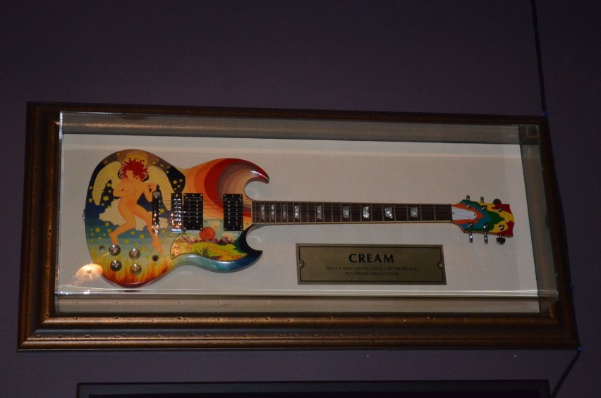 Ręcznie malowana replika gitary grupy Cream. Fot. Weronika...