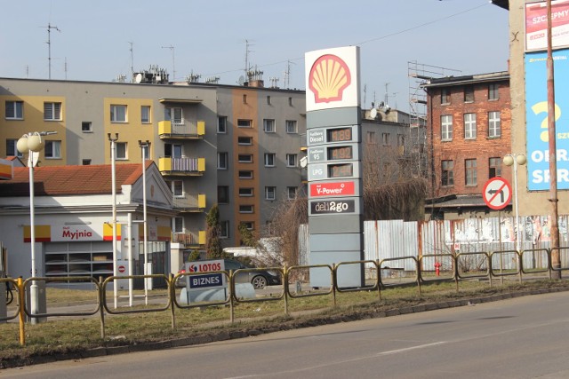 Ceny paliw na wybranych stacjach benzynowych w Bytomiu. Zobacz kolejne zdjęcia. Przesuwaj je w prawo - naciśnij strzałkę lub przycisk NASTĘPNE >>>