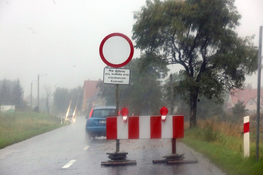 Remont drogi w Koskowicach ma ruszyć, są już znaki informujące o tym