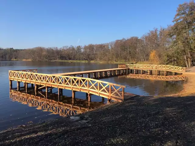 Pomost jest jedną z wielu inwestycji, realizowanych obecnie w międzyrzeckiej gminie. Właśnie kończy się remont dawnego ogniska muzycznego, a w poniedziałek ruszyła budowa kolejnego mostu na Obrze, który połączy Winnicę z bulwarem Jana Pawła II.