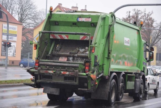 Piła. Nie odebrali śmieci w terminie? Altvater tłumaczy to ...strajkiem  nauczycieli | Piła Nasze Miasto