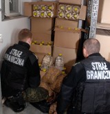Straż Graniczna zabezpieczyła ponad tysiąc litrów nielegalnego spirytusu 