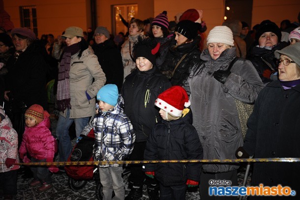 Oleśnica: Na Rynku Mikołaj rozdawał prezenty
