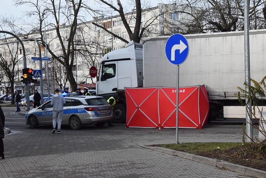 Oleśnica. Powstały barierki na Lwowskiej      