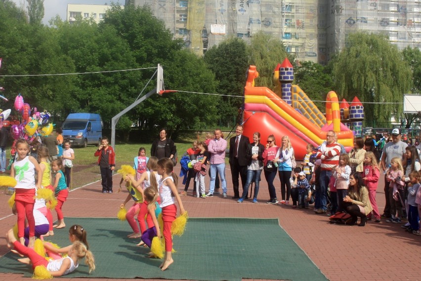 Biegniemy dla Hospicjum. Sztafeta i festyn w Zespole Szkół Ogólnokształcących nr 5 w Zagórzu [FOTO]