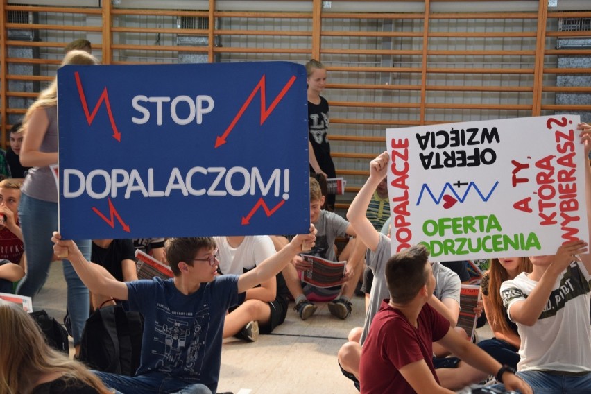 Akcja "Stop dopalaczom" w Witkowie: gimnazjaliści powiedzieli "NIE" dopalaczom!