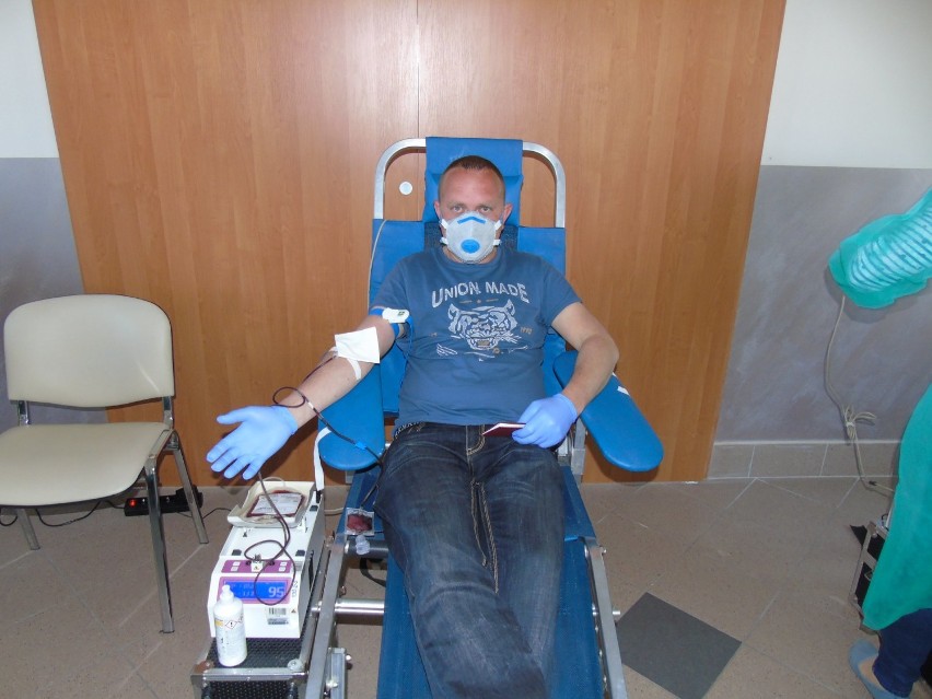 Zbiórka krwi w gminie Poświętne. Prawie 30 litrów krwi od honorowych dawców podczas zbiórki w OSP Brudzewice [ZDJĘCIA]