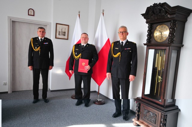 Od lewej: st. bryg. Piotr Socha - pomorski komendant wojewódzki PSP, kpt. Damian Tomaszewski - p.o. zastępcy komendanta powiatowego PSP w Malborku i bryg. Mariusz Dzieciątek, komendant powiatowy PSP w Malborku.