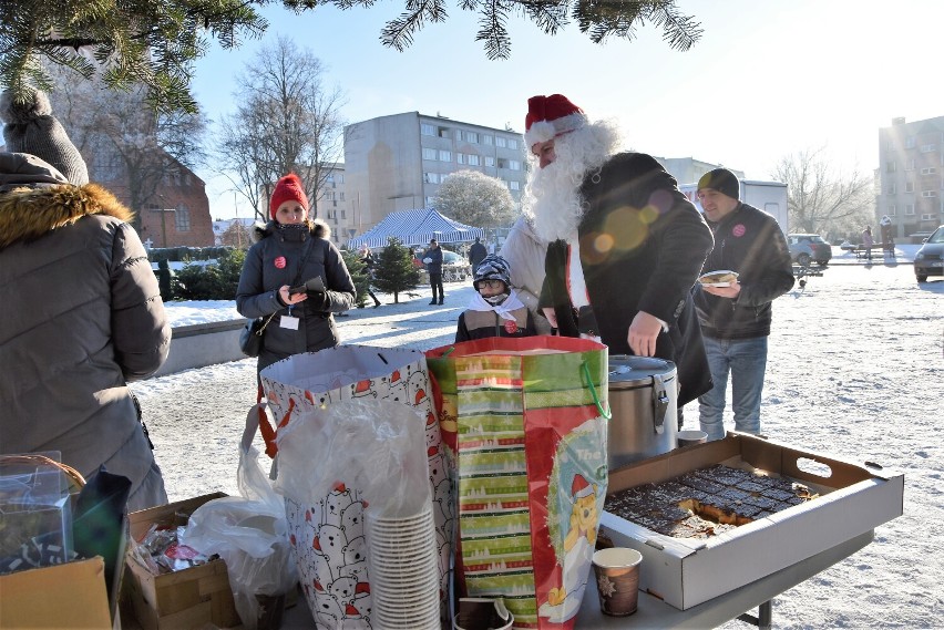 Akcja społeczna mieszkańców pod świąteczną choinką w Sławnie