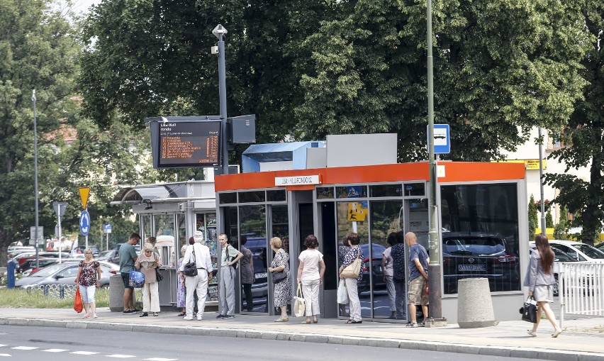 W kwietniu ubiegłego roku średnia liczba pasażerów wynosiła...