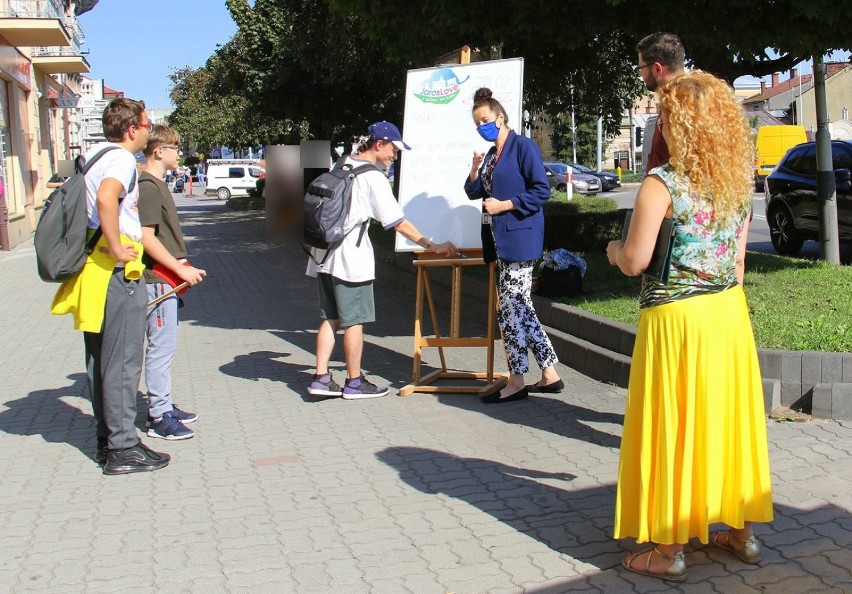 Mieszkańcy Jarosławia zgłaszali swoje pomysły na miasto. Na ul. Grunwaldzkiej wpisywali je na specjalnie przygotowanej tablicy [ZDJĘCIA]