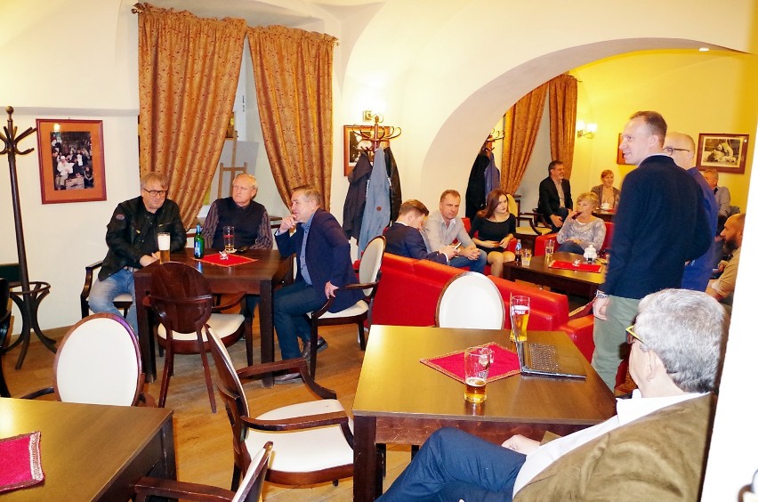 Sztab wyborczy Koalicji Obywatelskiej w Legnicy. Wybuchu radości nie było