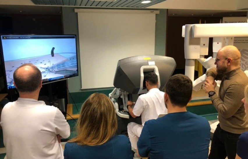 Lekarze ze Szpitala Specjalistycznego w Kościerzynie szkolili się z obsługi robota Da Vinci