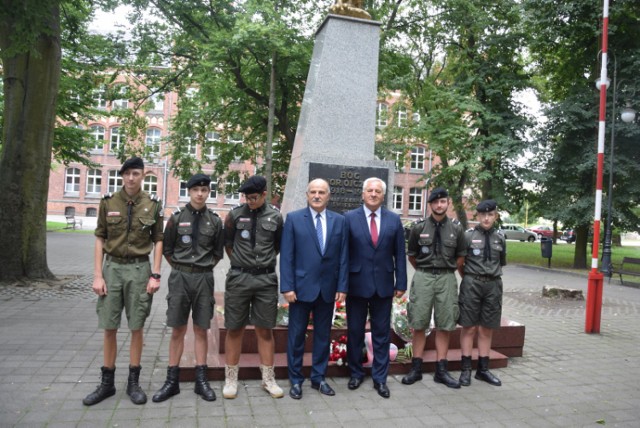 Uroczystości pod Pomnikiem Niepodległości w Świebodzinie