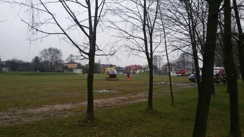 Wypadek w Lędzinach: Mężczyzna spadł z dachu
