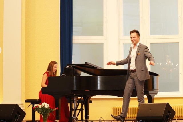 Wstęp na koncert "Muzyczna podróż" w wykonaniu Radosława Strzeleckiego, Natalii Strzeleckiej i Olgi Bili jest bezpłatny.