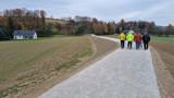 Tuchów. Wyczekiwany odcinek wału przeciwpowodziowego przy Białej gotowy. Budowa obwodnicy przedłuży się [ZDJĘCIA]