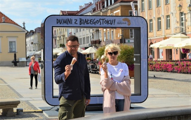 Na początku września, ekipa Rodzinki.pl pojawiła się na Podlasiu. Okazało się, że akcja jednego z odcinków serialu, osadzona będzie w naszym regionie. Zdjęcia kręcono na białostockim Rynku Kościuszki i w Supraślu.