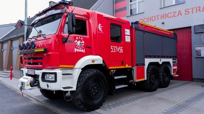 Jednostka Ochotniczej Straży Pożarnej w Poraju ma nowy wóz ZDJĘCIA