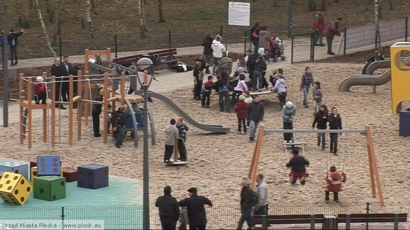 Na Podolszycach otwarto nowoczesny plac zabaw dla dzieci