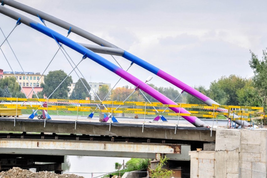 PIerwsze kolory mostu Narutowicza w Rzeszowie