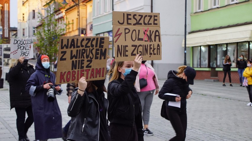 Hasła z protestu w Darłowie i Sławnie. "Walczę dla córki"