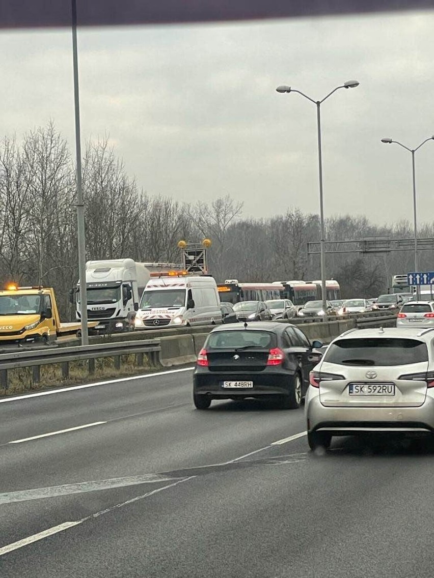 Seria wypadków na trasie S86 między Katowicami i Sosnowcem. Droga była zablokowana w obu kierunkach