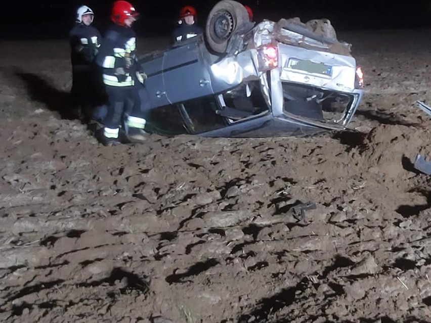 Wypadek na trasie Turza - Srebrna Góra. Samochód dachował [ZDJĘCIA] 