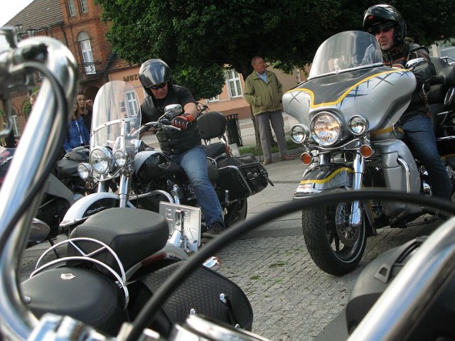 Parada motocykli na żnińskim rynku oraz koncert Old School Rockers