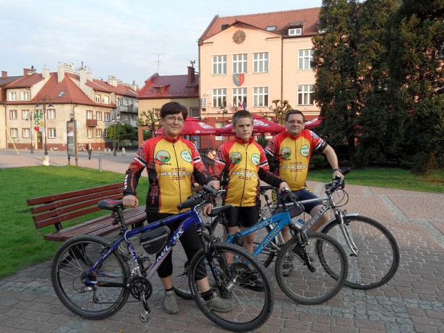 Stefan Piekoszowski  z "Wandrusa" (na zdj. z żoną i synem) pracował nad projektem nowych ścieżek rowerowych Żor
