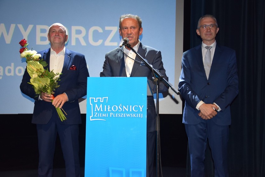 Miłośnicy Ziemi Pleszewskiej podziękowali Marianowi Susce za 20 lat pracy na rzecz samorządu Miasta i Gminy Pleszew