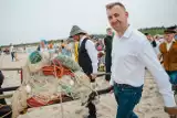 Biesiada Bretlingowa we Władysławowie. Na plaży pokazali jak kiedyś pracowali kaszubscy rybacy. Poczęstowali jajecznicą ze szprotami