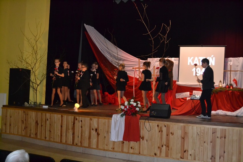 Akademia Katyńska już po raz 16. przygotowana przez uczniów Szkoły Podstawowej w Żarkach
