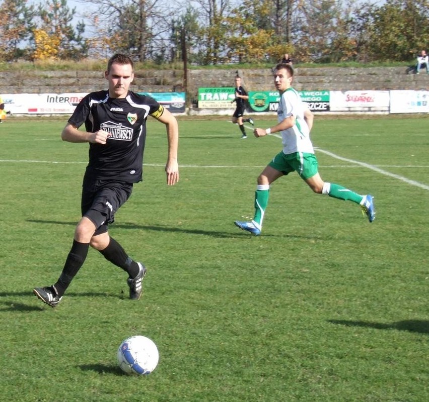 Brzeszcze: W derbach powiatu oświęcimskiego piłkarskiej V ligi Górnik lepszy od Chełmka (1:0)