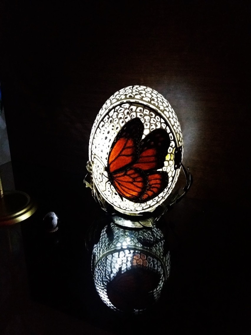 Ażurowe lampki z motylami. Monika wie, jak to zrobić. Robią wrażenie!