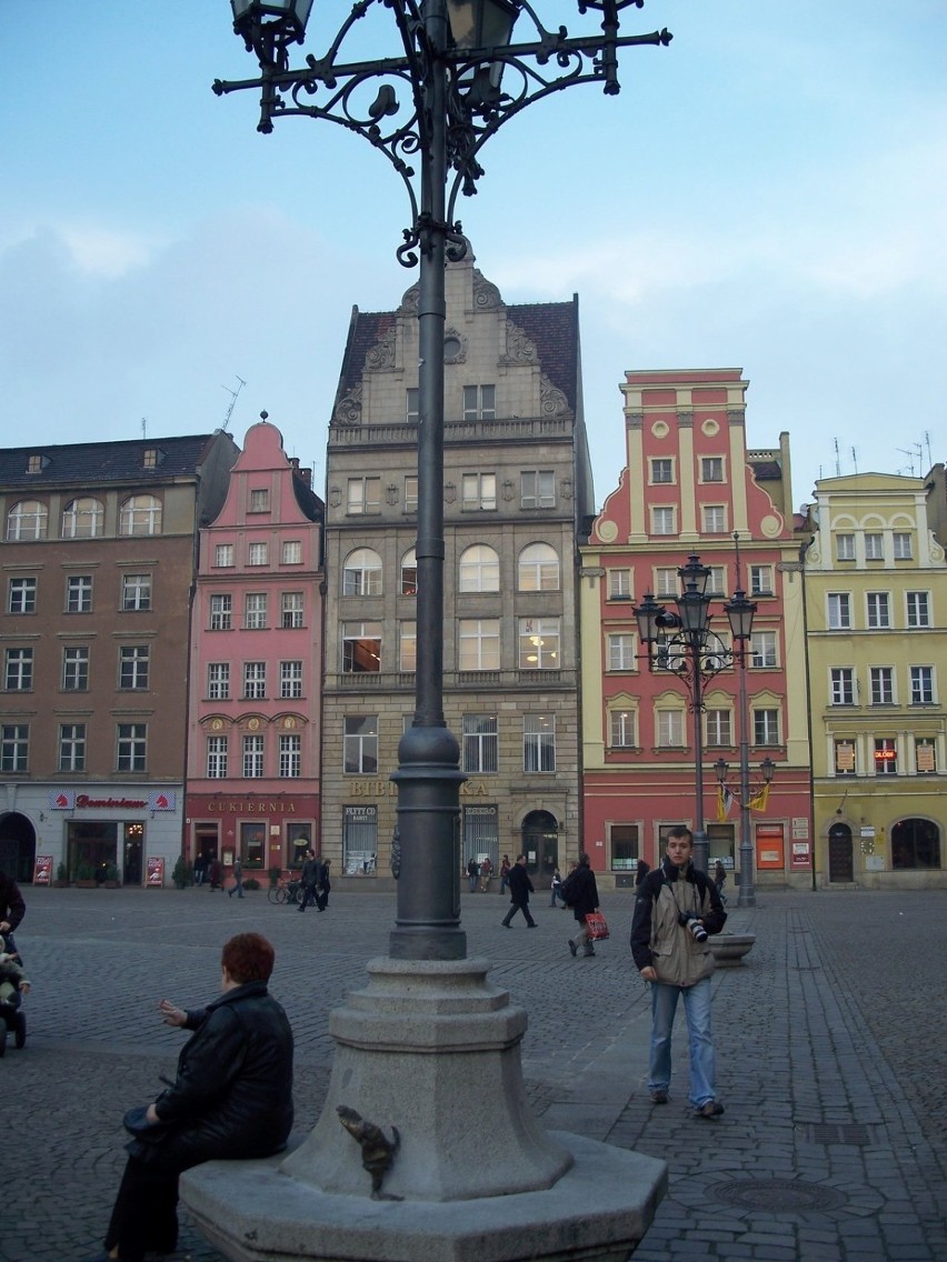 Życzliwek wprowadził się do Wrocławia 21 listopada podczas...