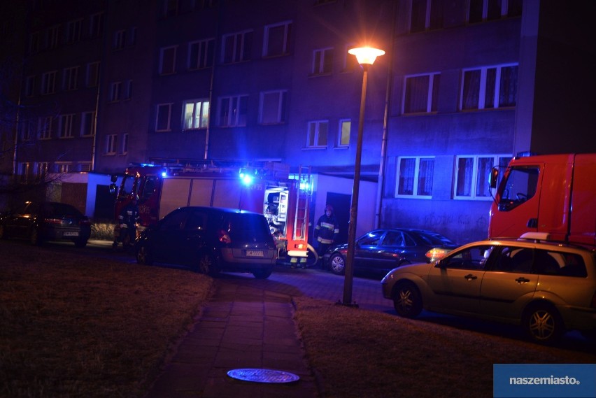 Pożar w mieszkaniu na ulicy Ostrowskiej we Włocławku [zdjęcia, wideo]
