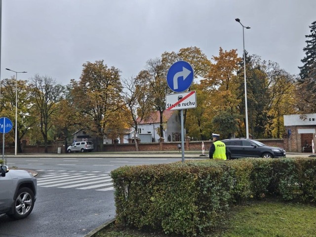 Policja w okresie Wszystkich Świętych dba o bezpieczeństwo w rejonie cmentarzy.