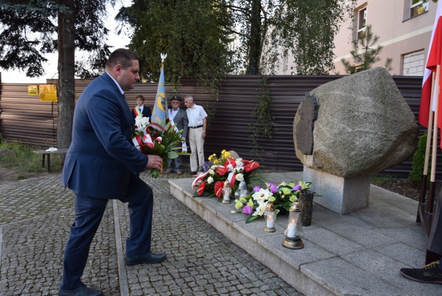 Uroczystości patriotyczne w Kaliszu. Złożyli kwiaty na grobie ks. Sieradzana