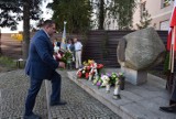 Uroczystości patriotyczne w Kaliszu. Złożyli kwiaty na grobie ks. Sieradzana [FOTO]