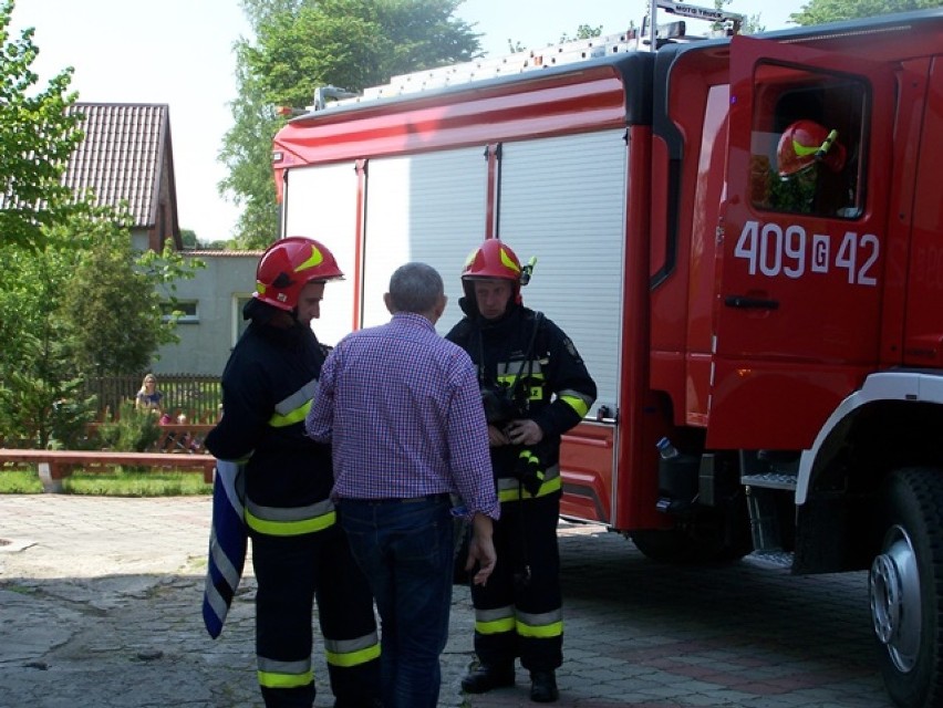 Pożar pracowni komputerowej w Zespole Szkół w Dretyniu. Uczniów szkoły ewakuowano [ZDJĘCIA] 