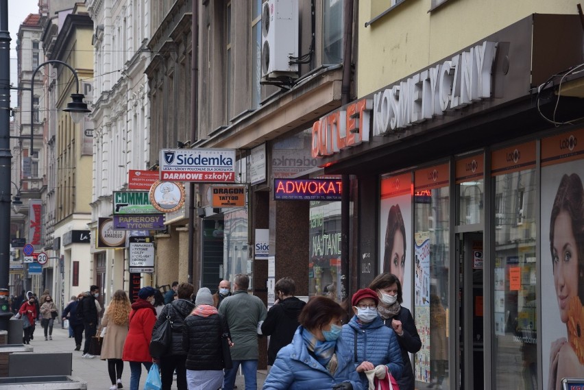 Chaos reklamowy w centrum Katowic